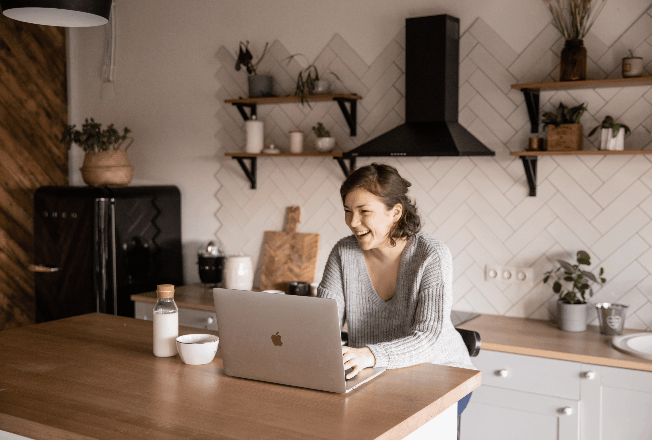confident-mindfulness-women Woman smiling at her laptop to show the importance of making an immediate big commitment to build confidence and achieve your goals