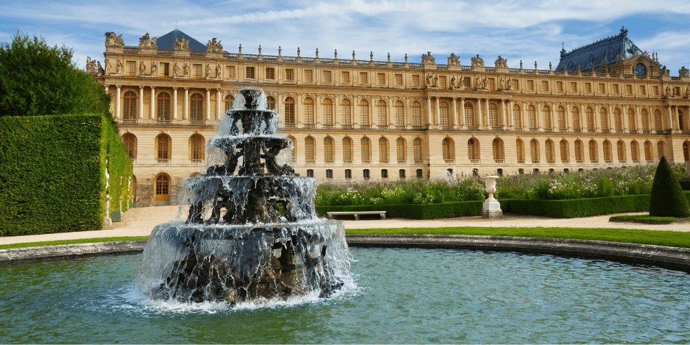Image of Versailles to demonstrate the magic that can happen when you chase your dreams. 