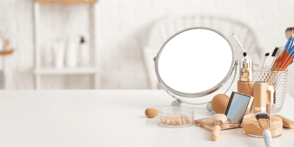 comfort-zone-exercise make up mirror to demonstrate changing your look to step out of your comfort zone